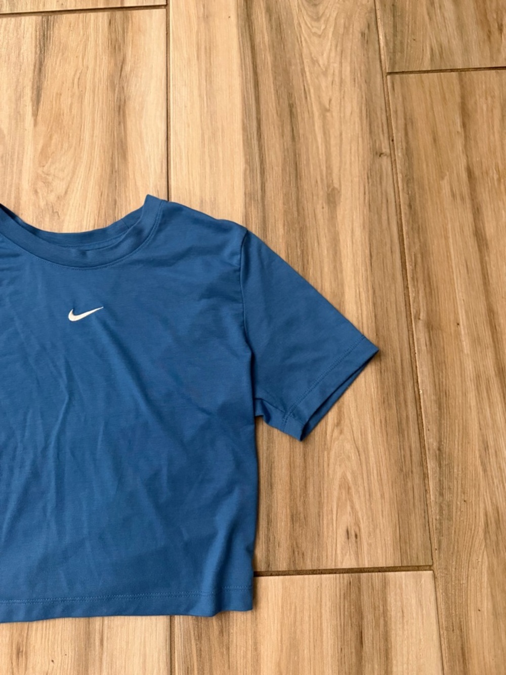Nike Cropped Tee - Picture 2 of 8